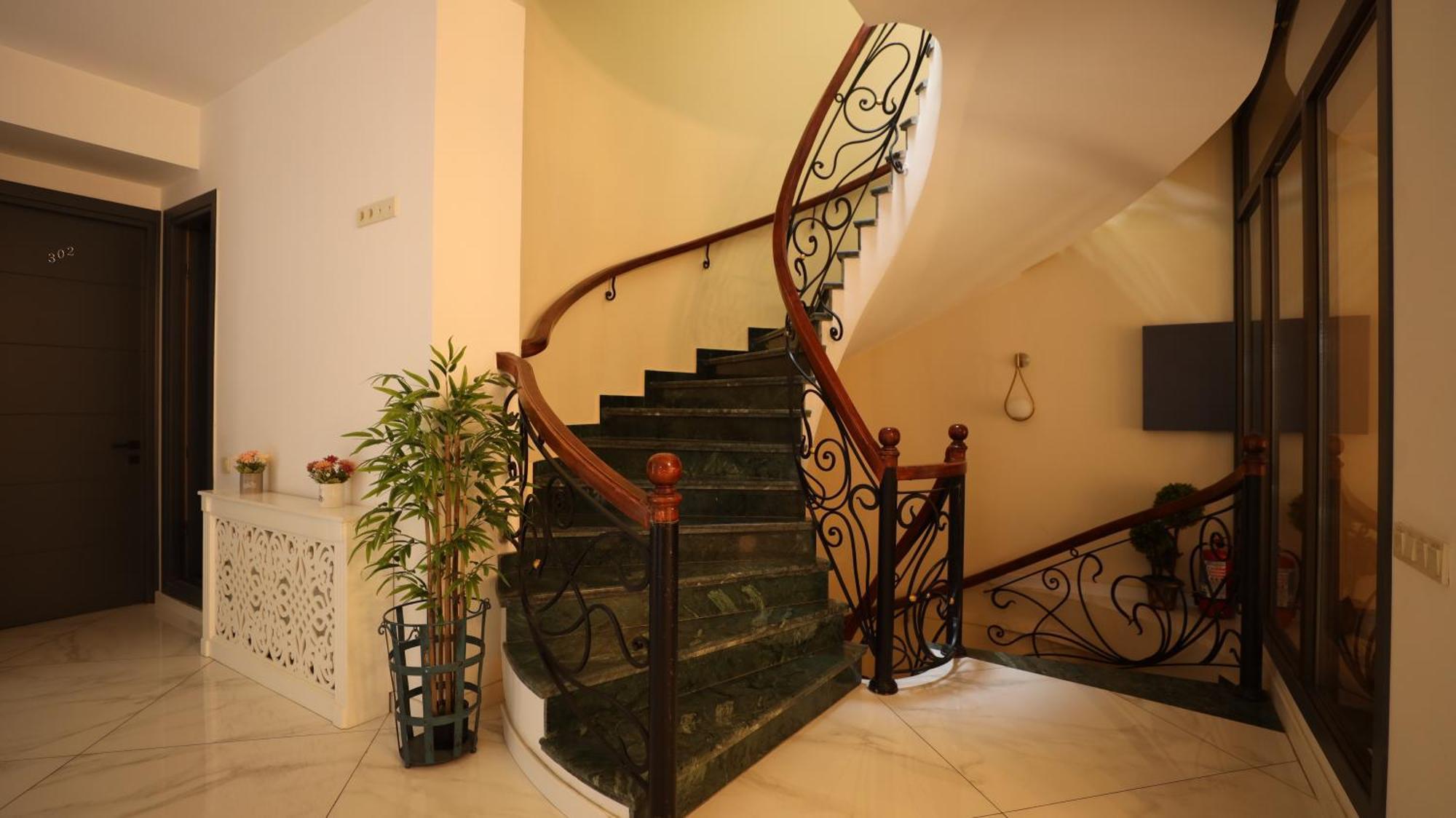 Wine Rock Hotel Тбилиси Экстерьер фото
