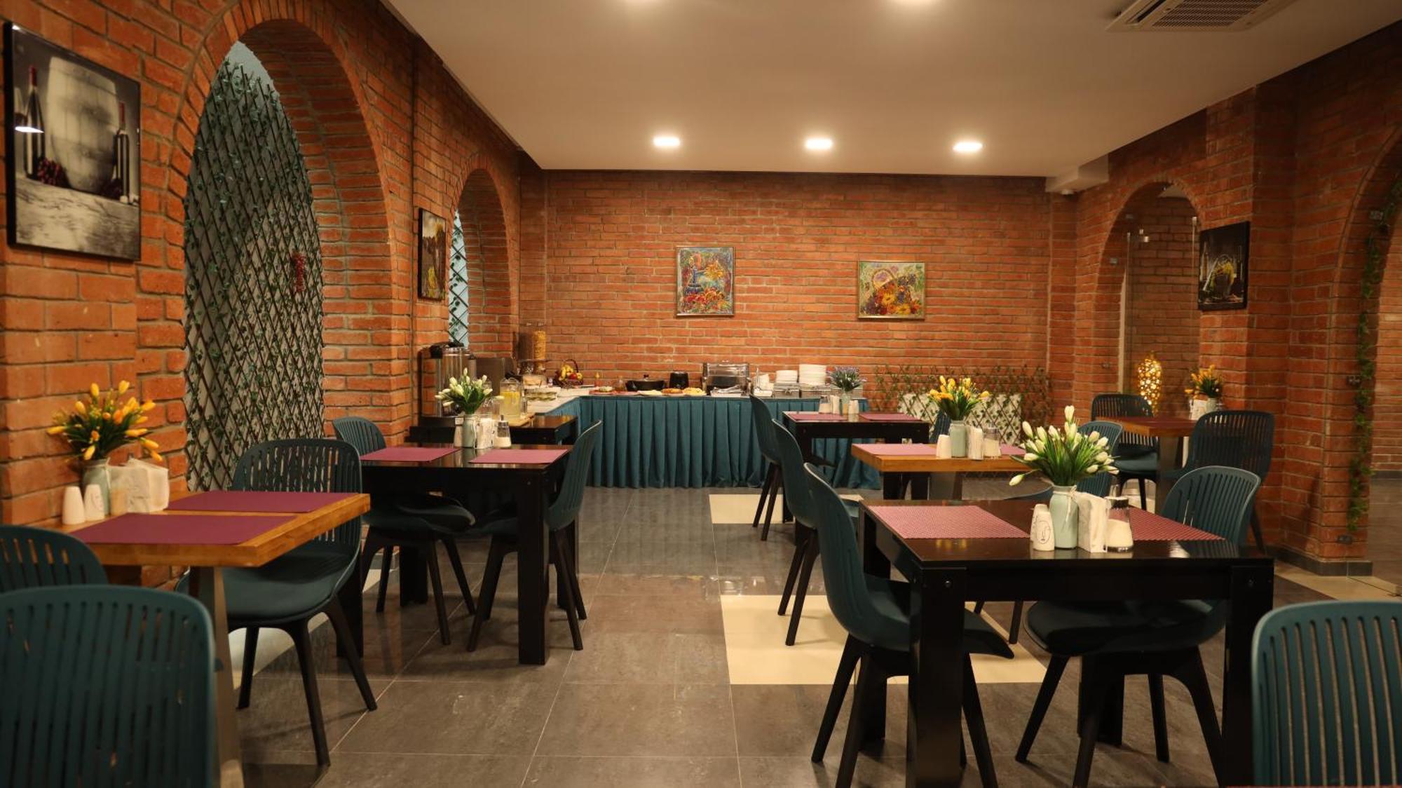 Wine Rock Hotel Тбилиси Экстерьер фото