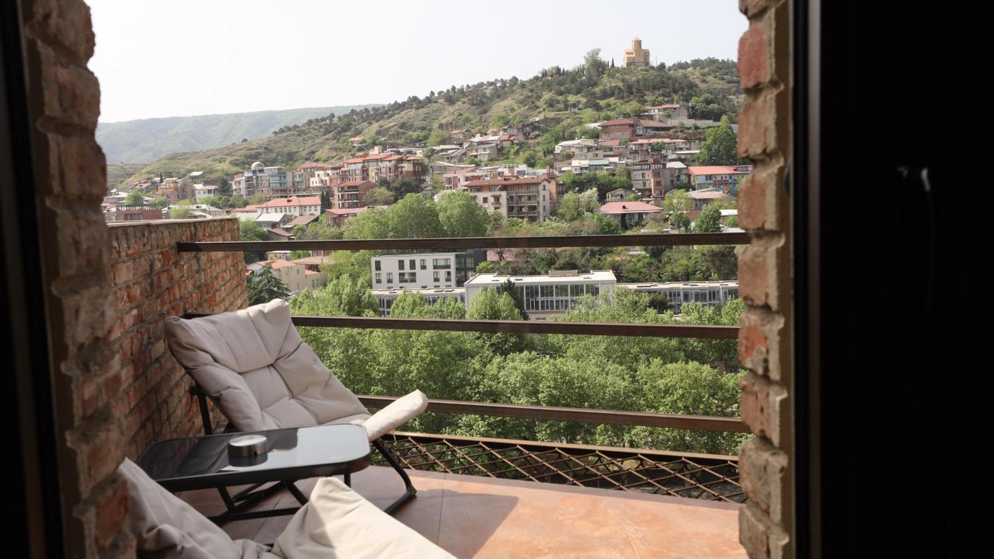 Wine Rock Hotel Тбилиси Экстерьер фото