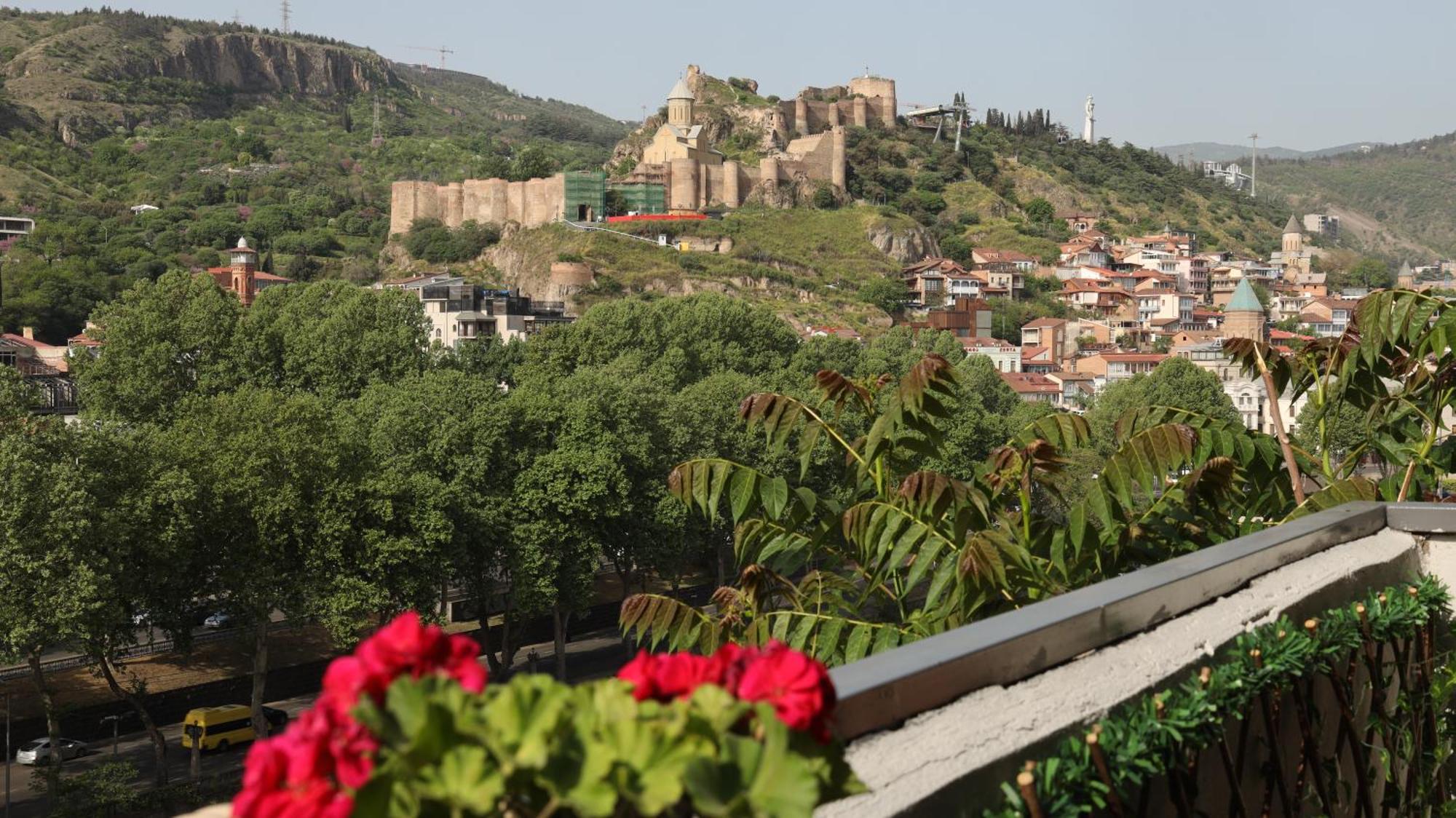 Wine Rock Hotel Тбилиси Экстерьер фото