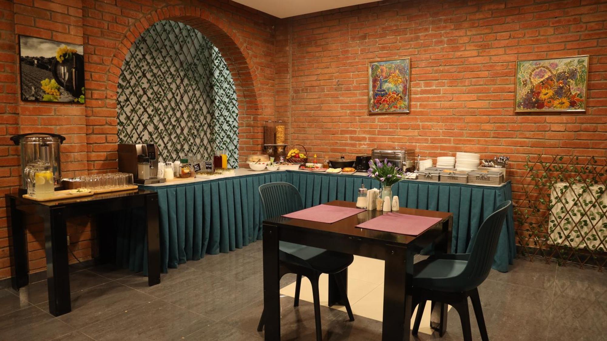 Wine Rock Hotel Тбилиси Экстерьер фото