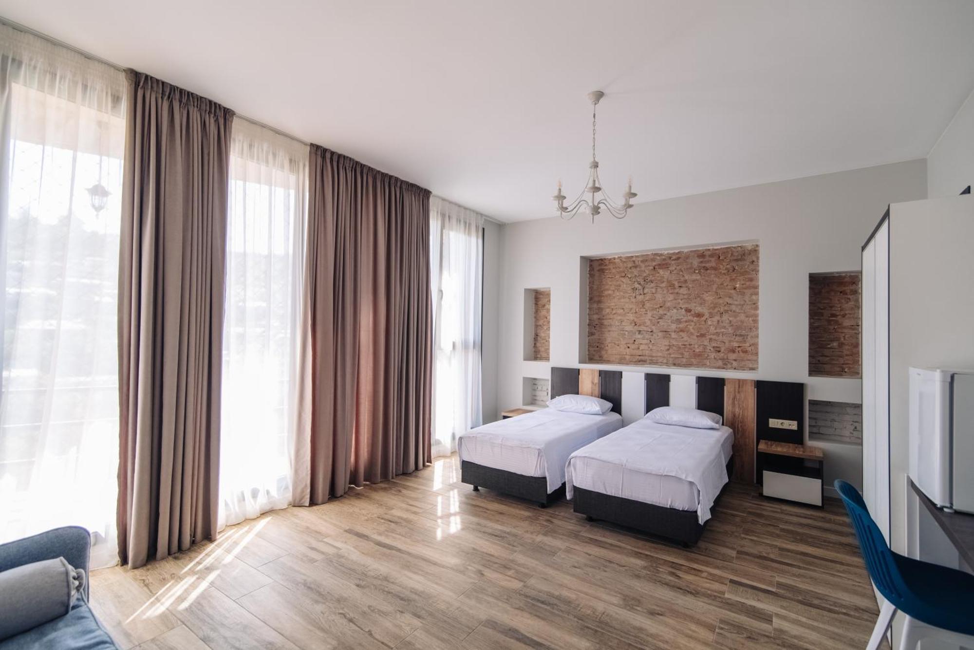 Wine Rock Hotel Тбилиси Экстерьер фото