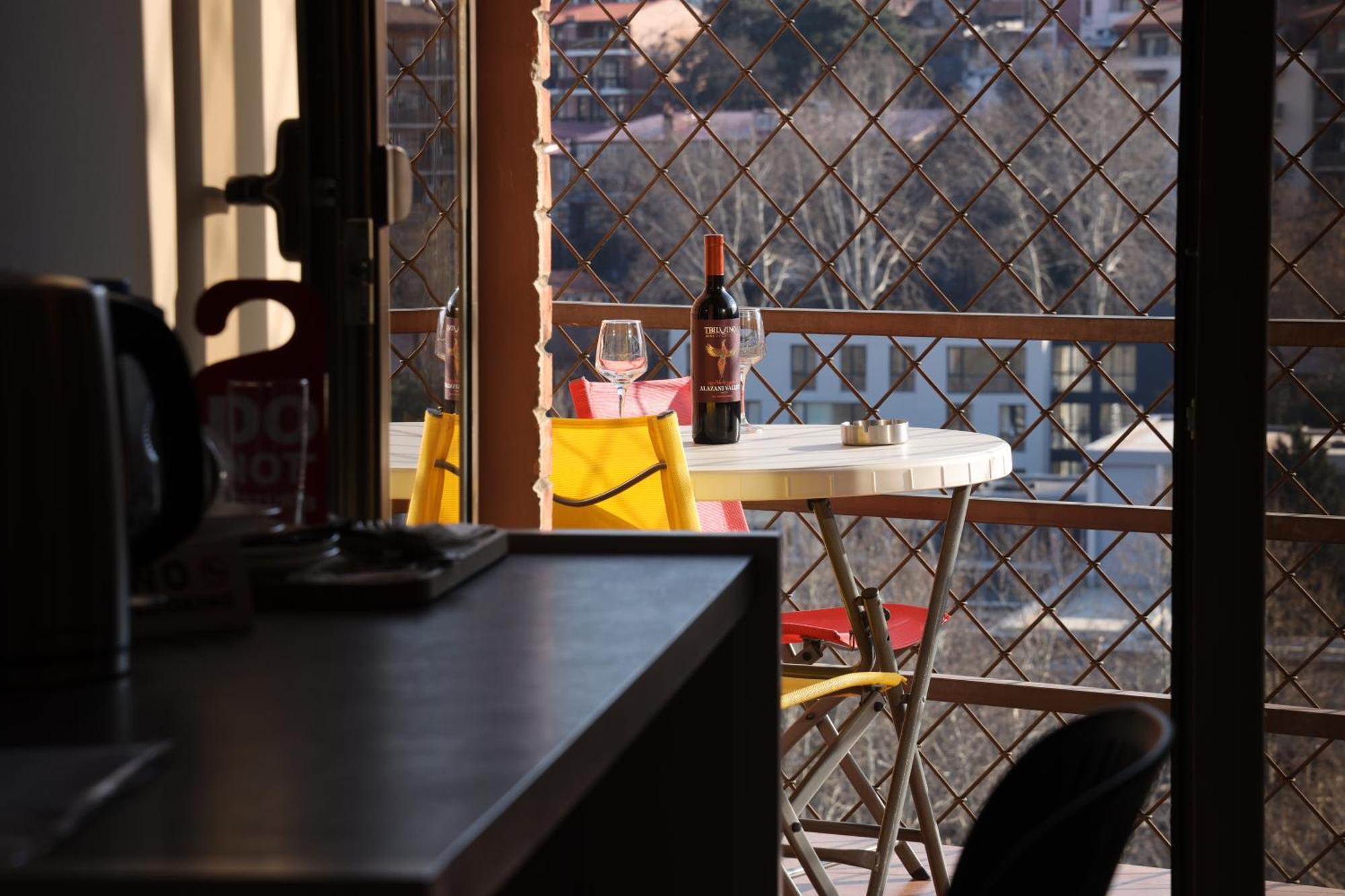 Wine Rock Hotel Тбилиси Экстерьер фото